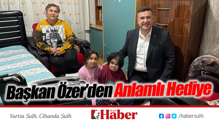 Başkan Özer’den Anlamlı Hediye